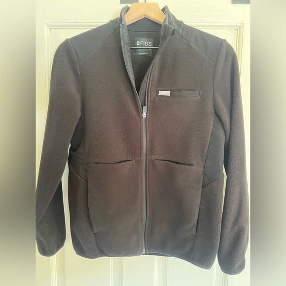 Figs Jackets & Blazers - FIGS women’s On Shift Fleece Jacket